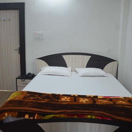 Hotel Pyara Palace Gaya Habitación foto
