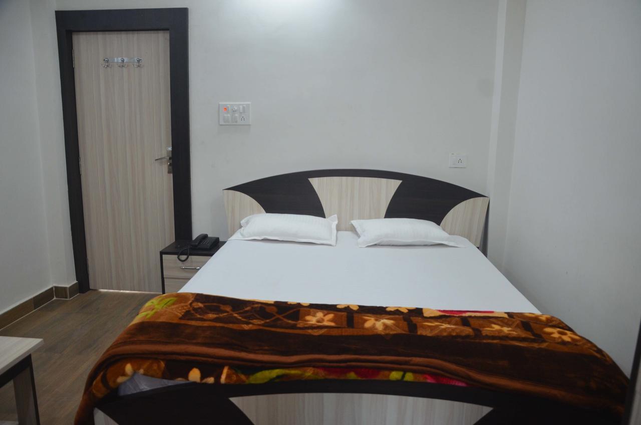 Hotel Pyara Palace Gaya Habitación foto